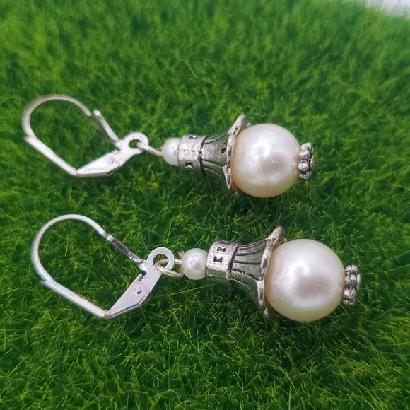 Elegant Pearl Sconce Drop Bridal Earrings E1011 - Picture 2 of 3